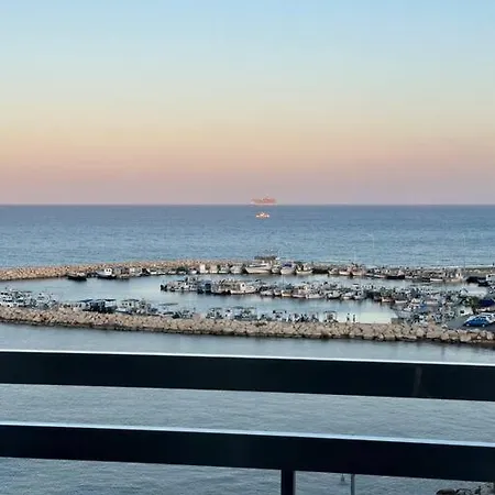 Sea View 1br With Pool Access *