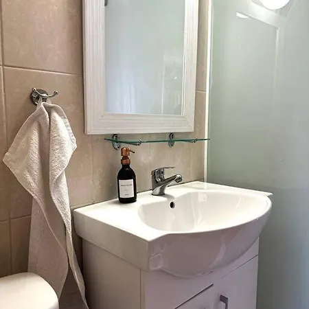 Sea View 1br With Pool Access