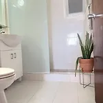 Sea View 1br With Pool Access