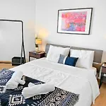 Sea View 1br With Pool Access Daire