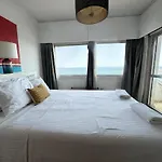 Sea View 1br With Pool Access