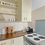 Sea View 1br With Pool Access Daire Larnaca