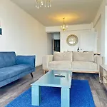 Daire Sea View 1br With Pool Access