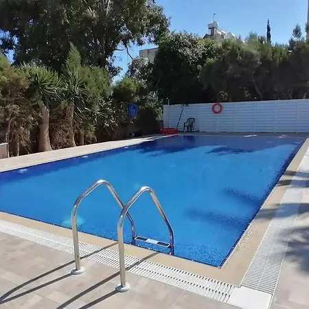 Sea View 1br With Pool Access * لارنكا