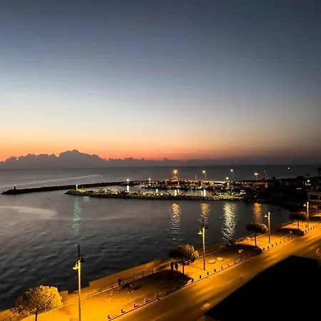 Sea View 1br With Pool Access Larnaca