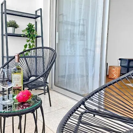 Sea View 1br With Pool Access Larnaca