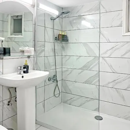 Sea View 1br With Pool Access