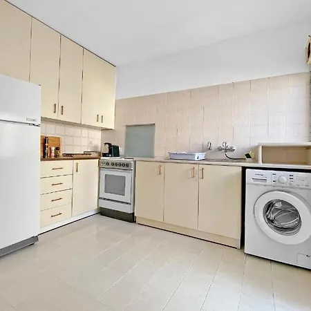 Sea View 1br With Pool Access *