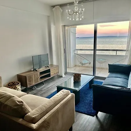 Sea View 1br With Pool Access * ラルナカ