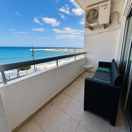 Sea View 1br With Pool Access *