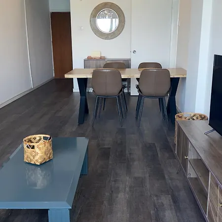 Sea View 1br With Pool Access