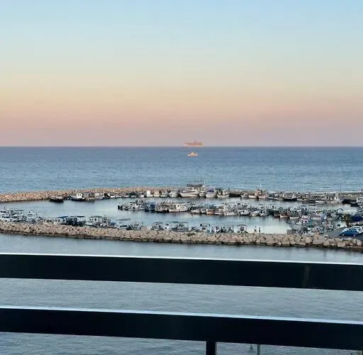 Sea View 1br With Pool Access *