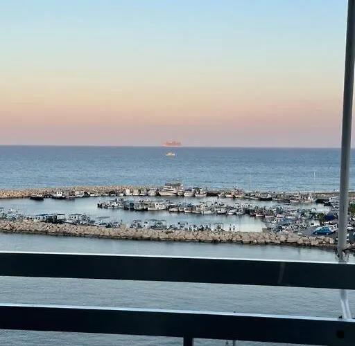 Sea View 1br With Pool Access Λάρνακα