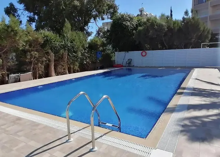 Sea View 1br With Pool Access * Λάρνακα