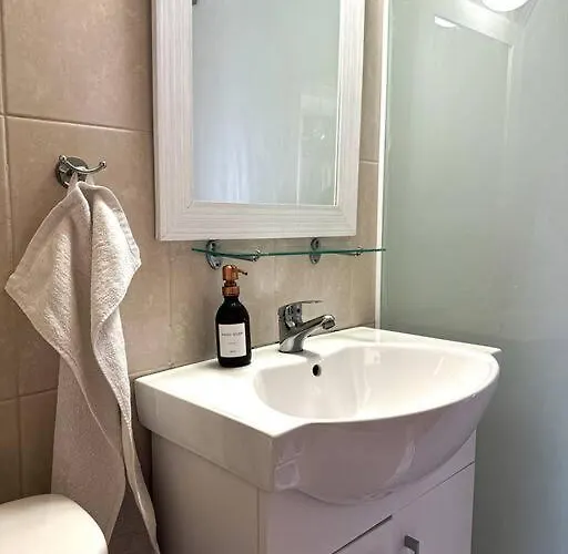 Sea View 1br With Pool Access