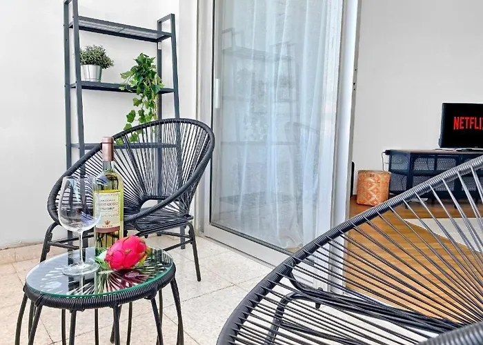 Sea View 1br With Pool Access ラルナカ