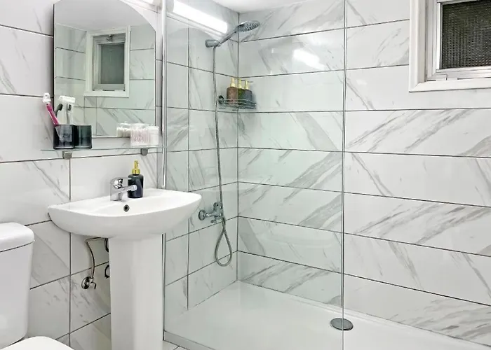 Sea View 1br With Pool Access