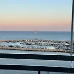 Sea View 1br With Pool Access ラルナカ