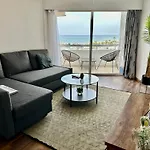 Sea View 1br With Pool Access ラルナカ