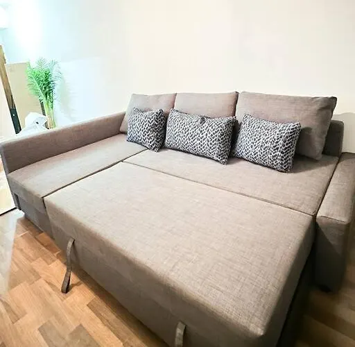 Sea View 1br With Pool Access * Ларнака