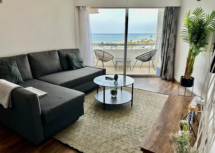 Sea View 1br With Pool Access Ларнака