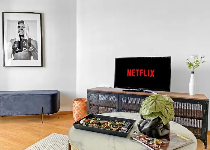 Sea View 1br With Pool Access * Ларнака