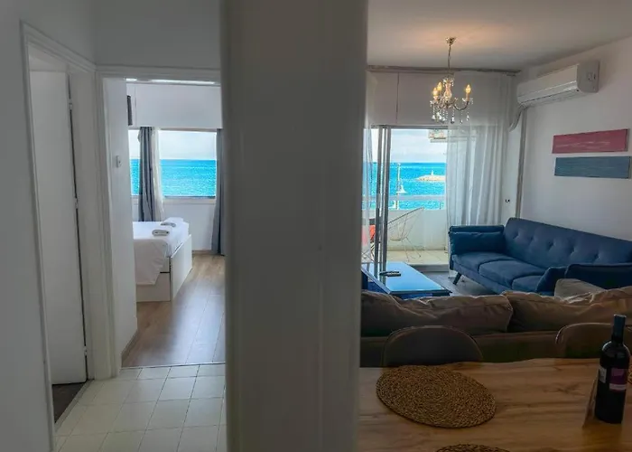 Sea View 1br With Pool Access * Ларнака