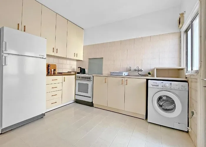 Sea View 1br With Pool Access *