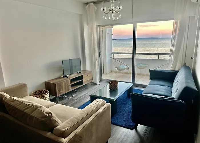 Sea View 1br With Pool Access * Ларнака